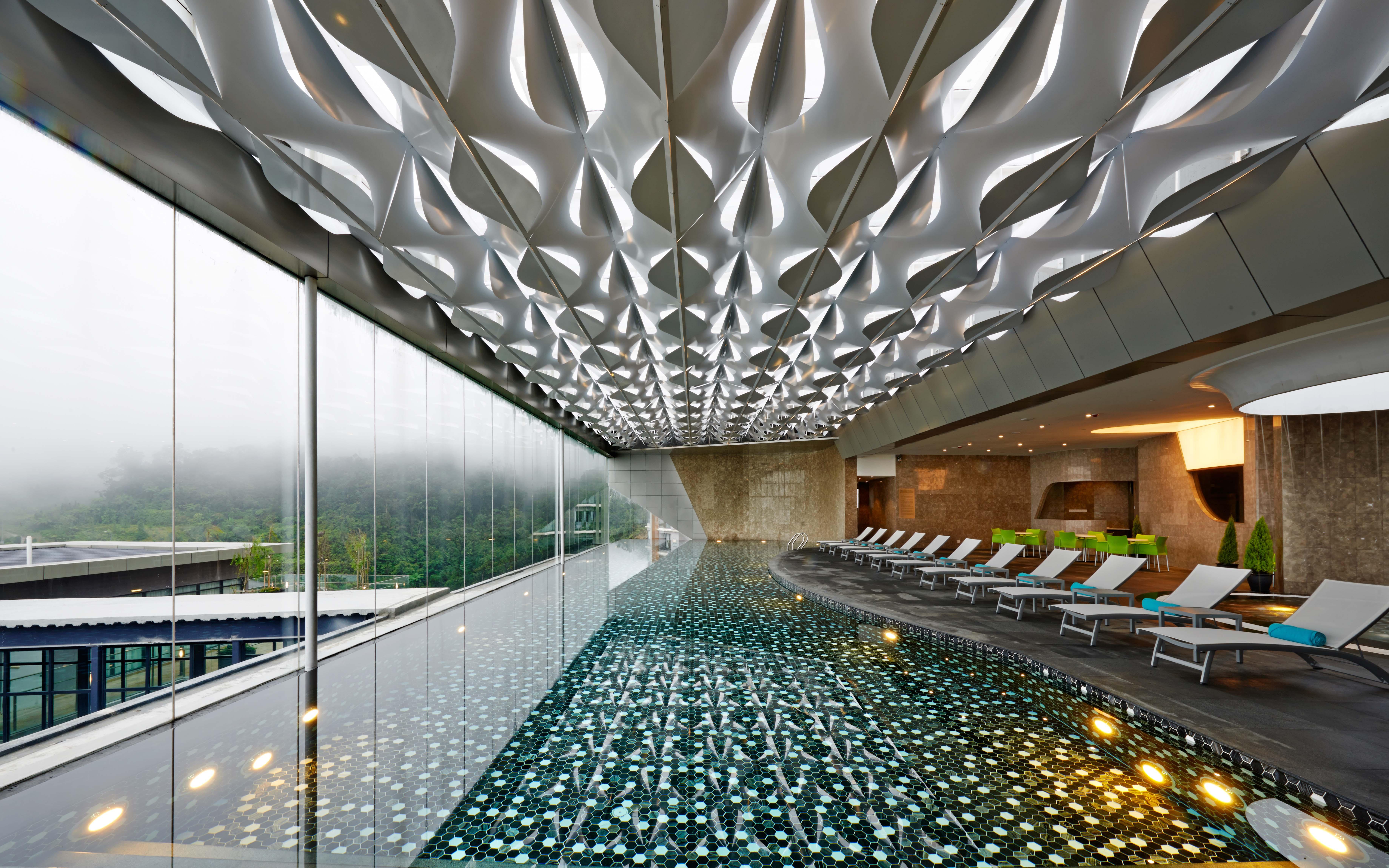 Grand Ion Delemen Hotel Genting Highlands Buitenkant foto The pool at the 101 Sky Lounge