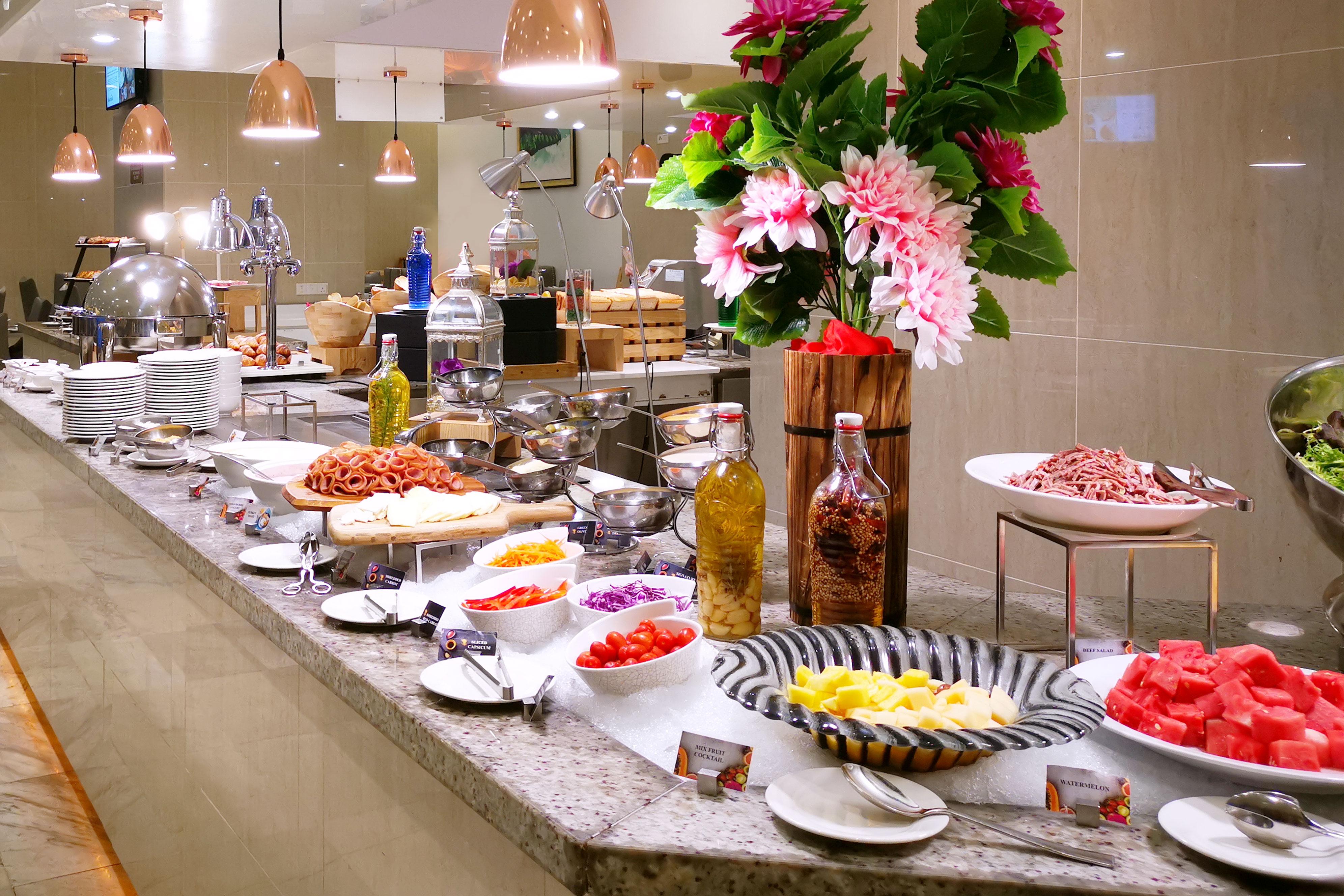 Grand Ion Delemen Hotel Genting Highlands Buitenkant foto A salad bar
